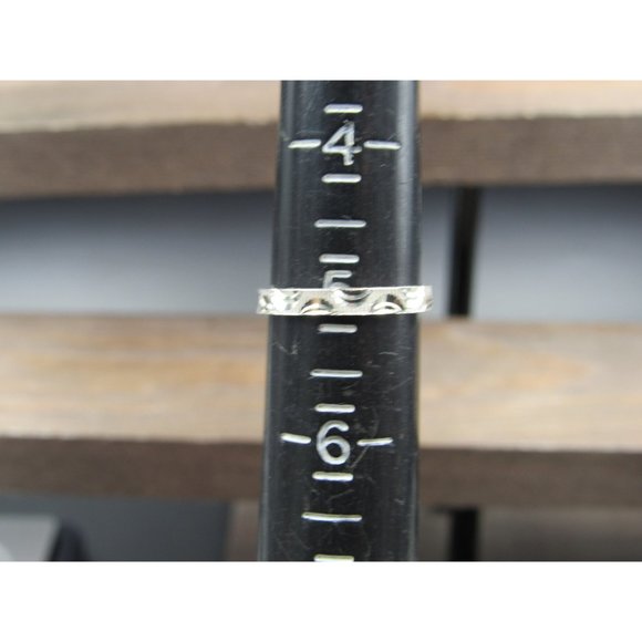 Size 5 Sterling Silver Petite Cool Textured Pattern Band Ring - Picture 5 of 7